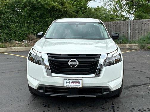 2025 Nissan Pathfinder S