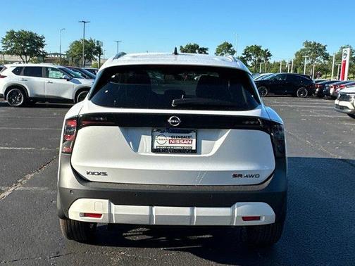 Aspen White Tricoat 2026 Nissan Kicks SR