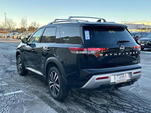 2025 Nissan Pathfinder Platinum
