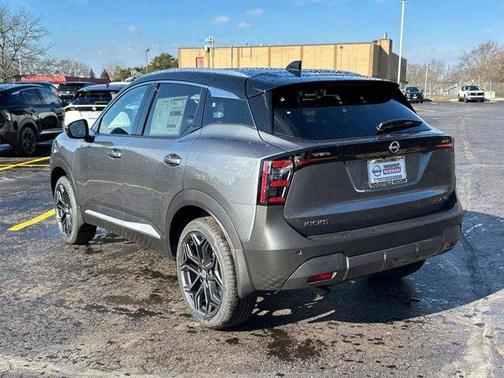 2025 Nissan Kicks SR