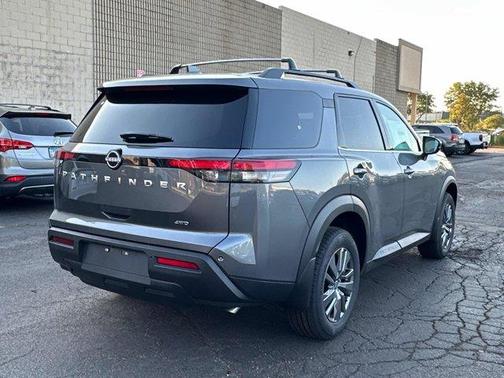 2025 Nissan Pathfinder SV