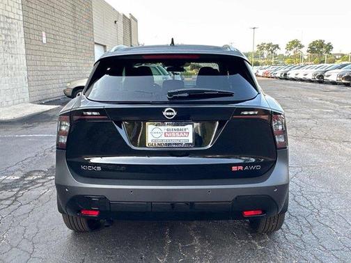 2025 Nissan Kicks SR