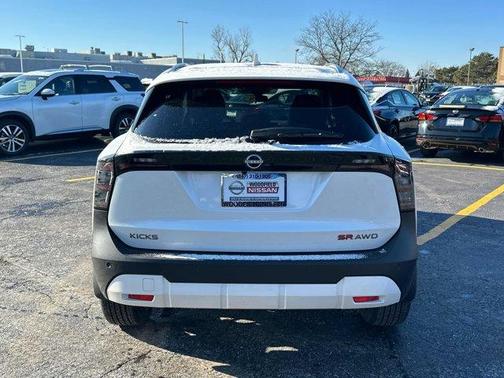 2025 Nissan Kicks SR
