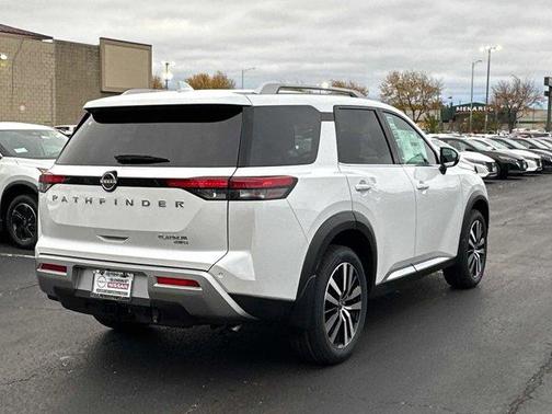 2025 Nissan Pathfinder Platinum