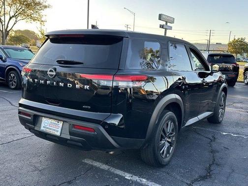 2022 Nissan Pathfinder S
