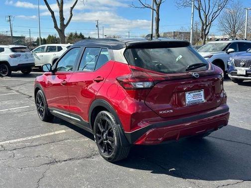 2 Tone Red / Black 2023 Nissan Kicks SR