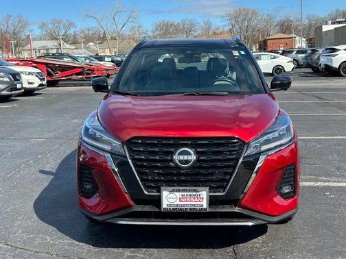 2 Tone Red / Black 2023 Nissan Kicks SR