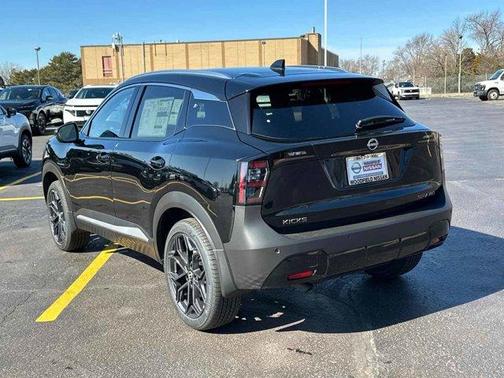 2025 Nissan Kicks SR