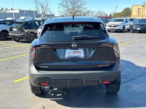 2025 Nissan Kicks SR