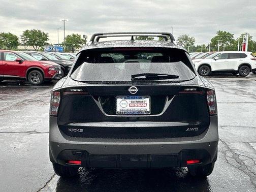 Super Black 2026 Nissan Kicks SV