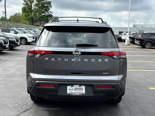 2025 Nissan Pathfinder SV