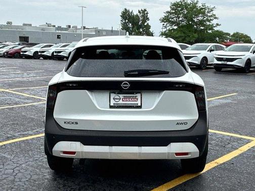 2025 Nissan Kicks SV