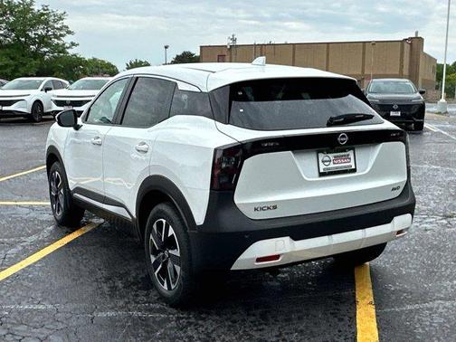 2025 Nissan Kicks SV