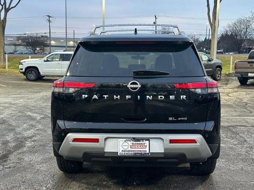 2025 Nissan Pathfinder SL