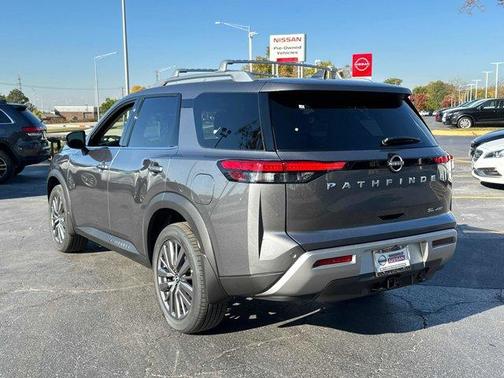 2025 Nissan Pathfinder SL