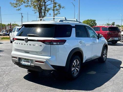 2025 Nissan Pathfinder SL