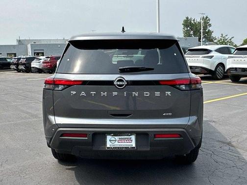 2025 Nissan Pathfinder S