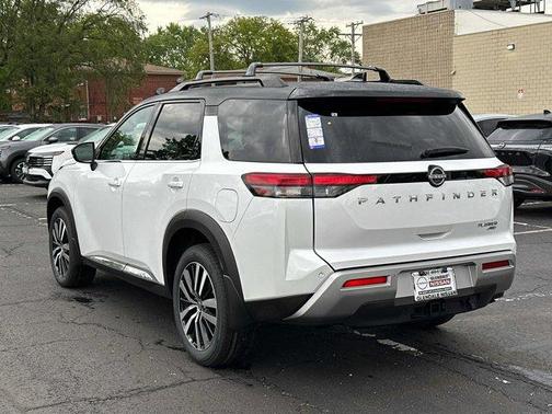 2025 Nissan Pathfinder Platinum
