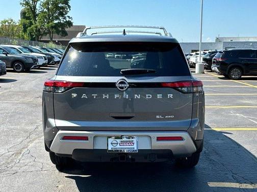 2025 Nissan Pathfinder SL