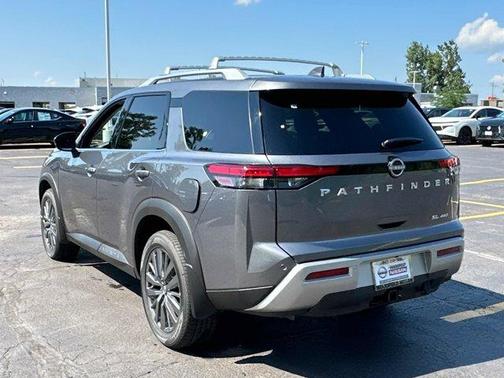 2025 Nissan Pathfinder SL