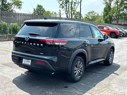 2025 Nissan Pathfinder S