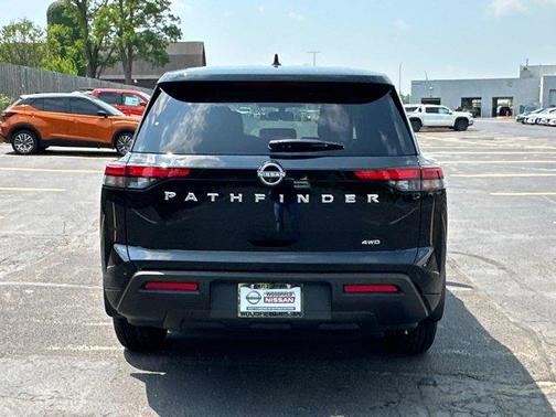 2025 Nissan Pathfinder S