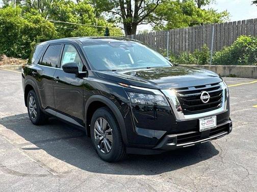 2025 Nissan Pathfinder S
