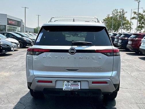 2025 Nissan Pathfinder Platinum