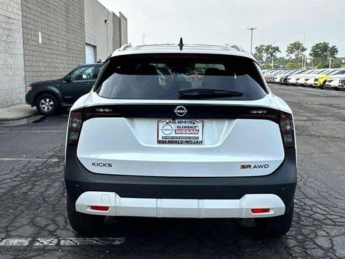 2025 Nissan Kicks SR