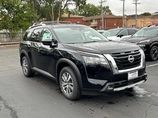 2025 Nissan Pathfinder SL