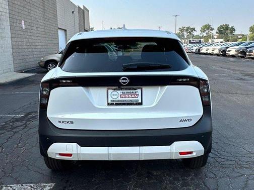 2025 Nissan Kicks SV