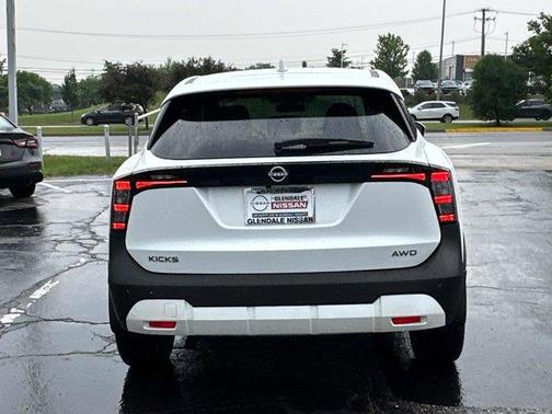 2025 Nissan Kicks SV