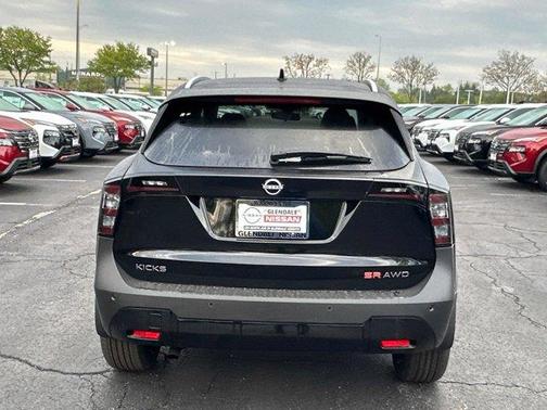 Super Black 2026 Nissan Kicks SR