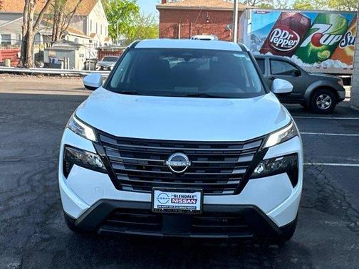 Everest White P 2026 Nissan Rogue SV