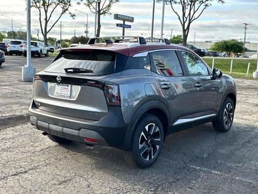 2t Gun Red Roof 2026 Nissan Kicks SV