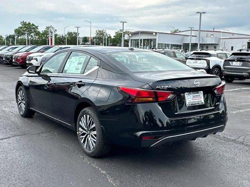 Super Black Clearcoat 2026 Nissan Altima SV