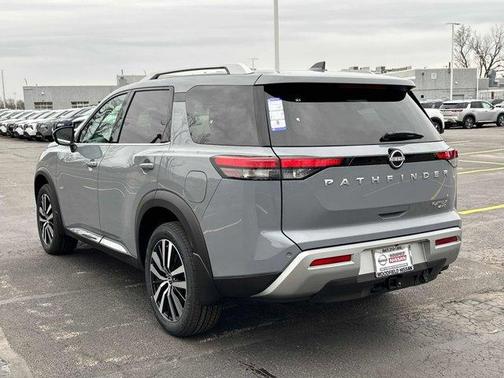 2025 Nissan Pathfinder Platinum