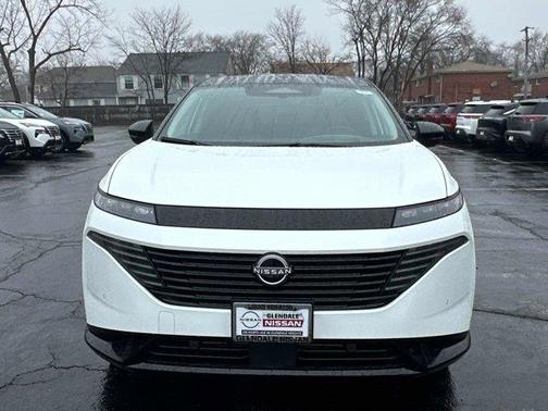 White / Black 2026 Nissan Murano Platinum