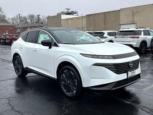 White / Black 2026 Nissan Murano Platinum