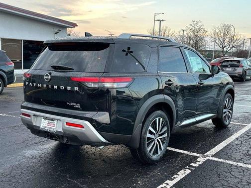 2025 Nissan Pathfinder Platinum