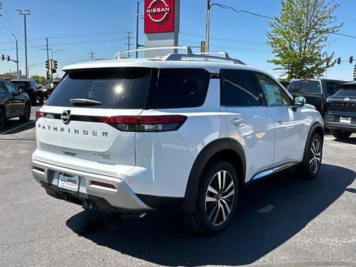 2025 Nissan Pathfinder Platinum