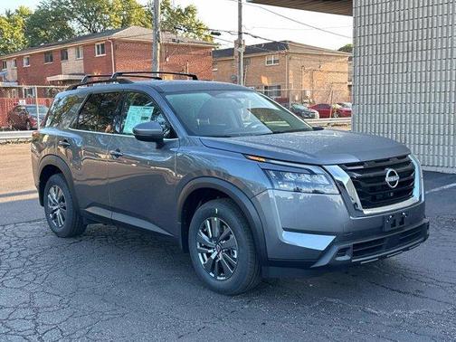 2025 Nissan Pathfinder SV