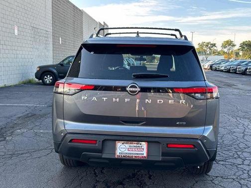 2025 Nissan Pathfinder SV