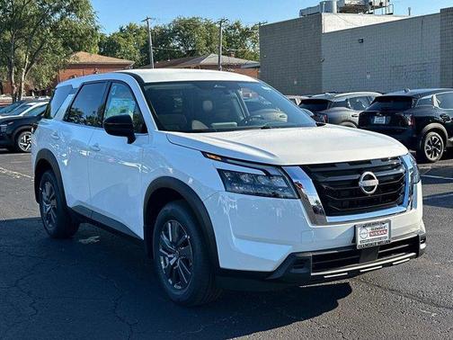 2025 Nissan Pathfinder S