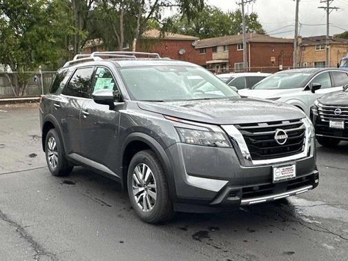 2025 Nissan Pathfinder SL