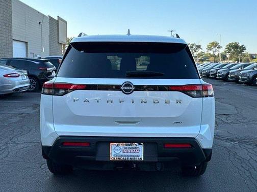 2025 Nissan Pathfinder SV