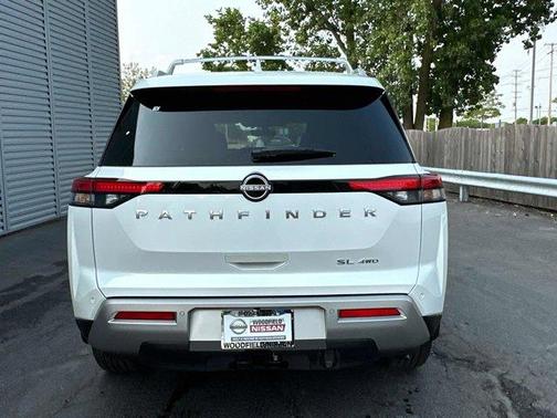 2025 Nissan Pathfinder SL