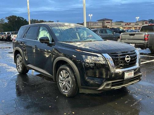 2025 Nissan Pathfinder S