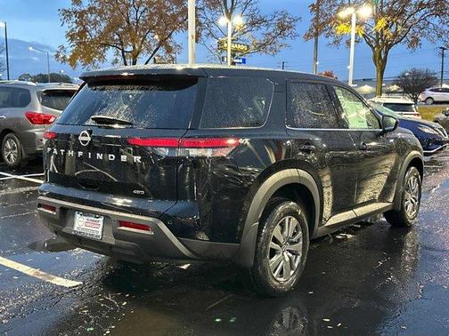 2025 Nissan Pathfinder S