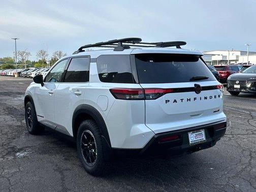 Everest White P 2026 Nissan Pathfinder Rock Creek